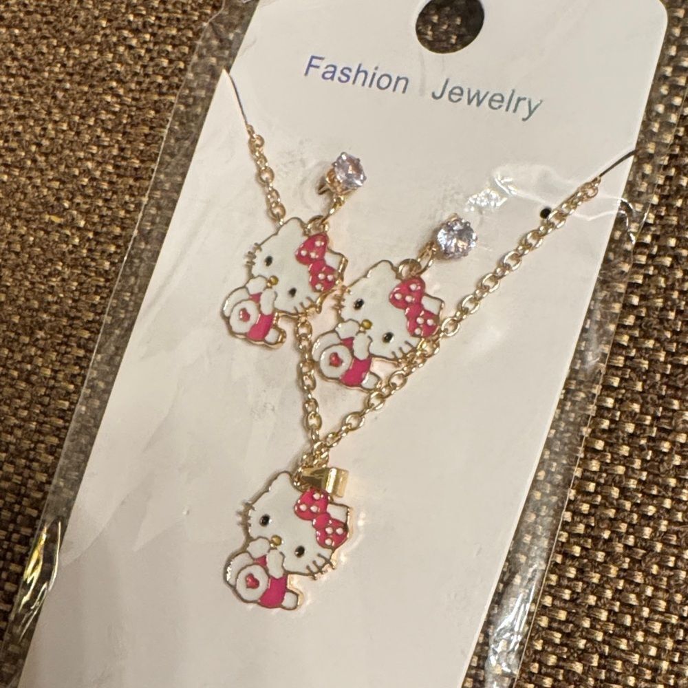 3243- Matt Fun Item‎ Earrings and Necklace Set